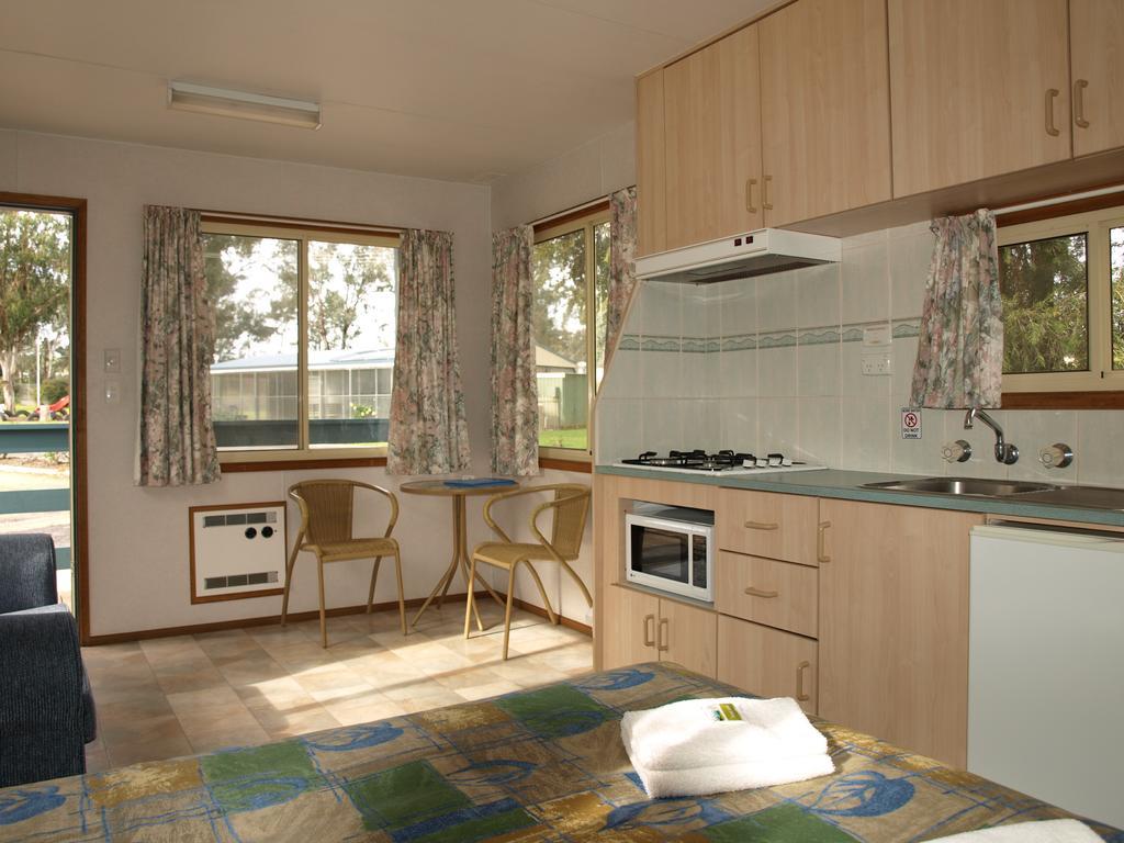 Cowra Holiday Park Стая снимка