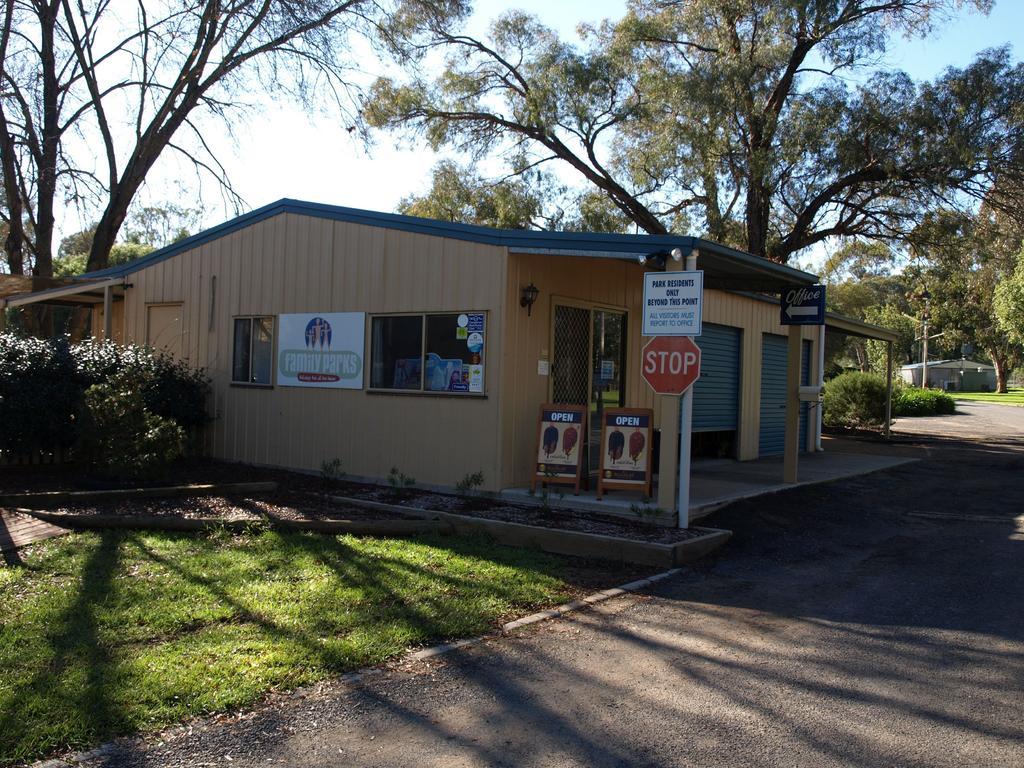 Cowra Holiday Park Екстериор снимка