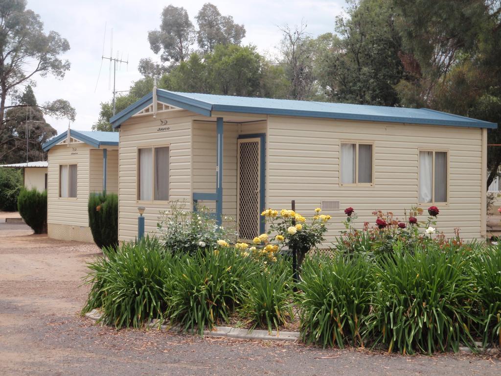Cowra Holiday Park Стая снимка