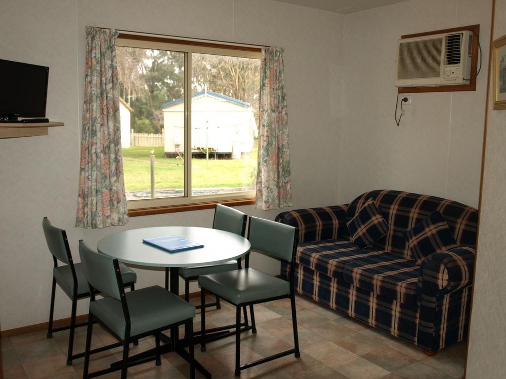Cowra Holiday Park Стая снимка