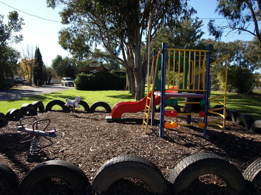 Cowra Holiday Park Екстериор снимка