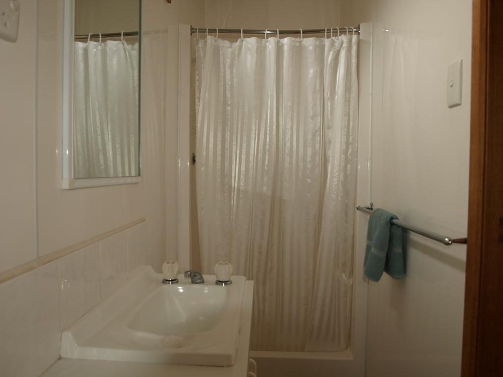 Cowra Holiday Park Стая снимка