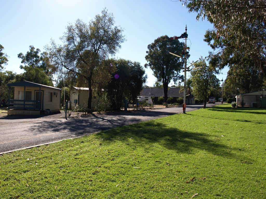 Cowra Holiday Park Екстериор снимка
